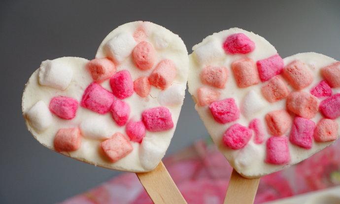 少女心粉色梦幻冰淇淋雪糕