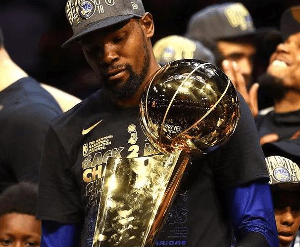 杜兰特荣膺总决赛mvp, 仅一天, 因他遭受巨大冷落!