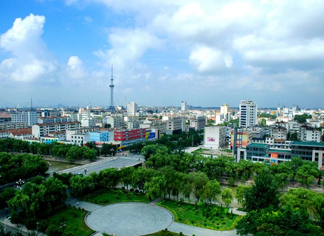 山东泰安人口最多的县级市，是全国百强县，拥有莲花山风景区