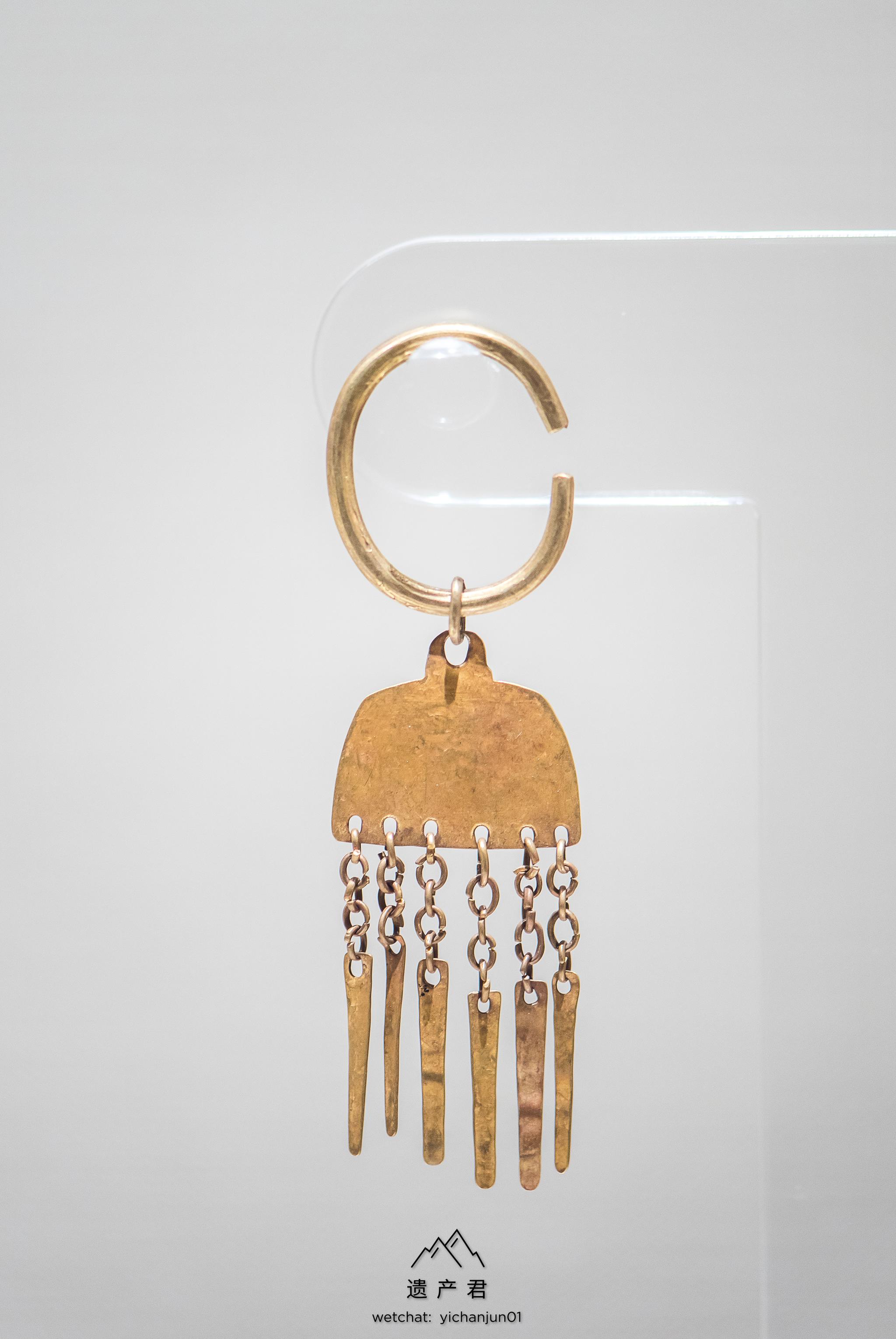 辽宁省博物馆藏·晋代金耳坠