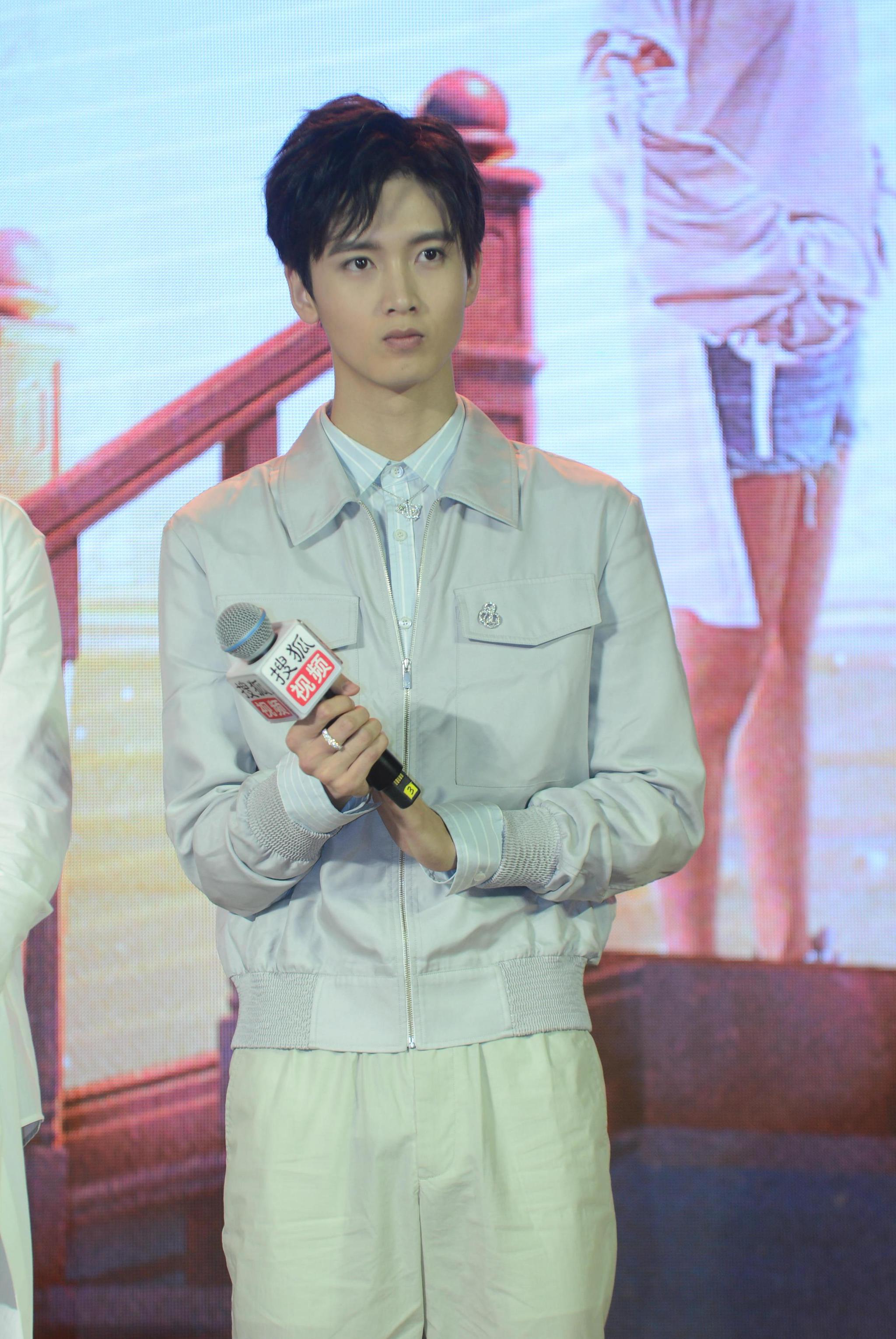 《炮灰攻略》群星上演花式下腰抱 余玥自称"人生赢家"|余玥|严禹豪