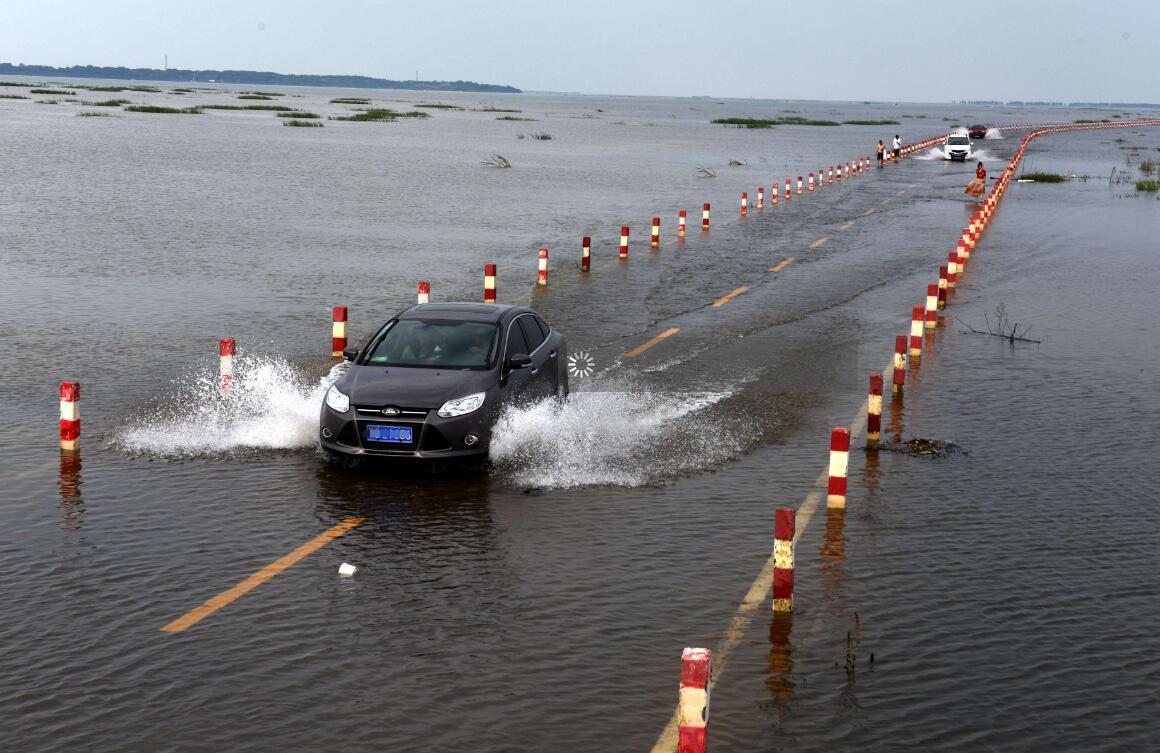 这条公路一年只出现几次,被称为最美水上公路,就在江西!