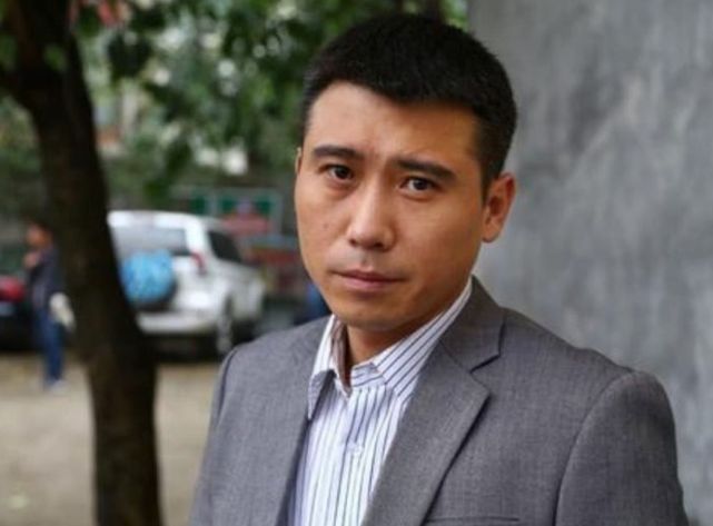 李乃文, 1974年出生于宁夏回族自治区,中国大陆男演员,毕业于中央戏剧