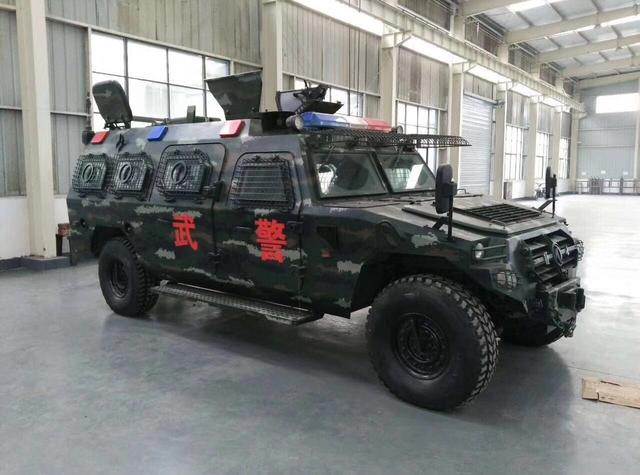 武警专用突击车东风猛士虽然是一款军用版本的越野车,但他不光应用在