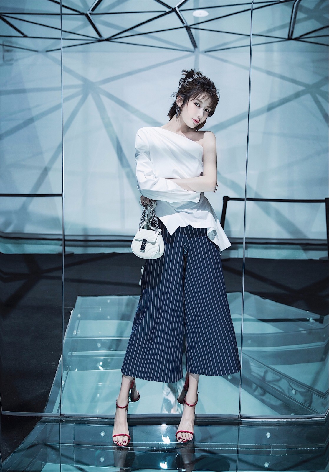 金伶佳现身wallpaper晚宴,网友:女版王源!