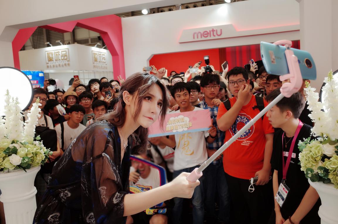 专访斗鱼主播 "魔王"在下萝莉控:美图手机已成拍照娱乐必备利器