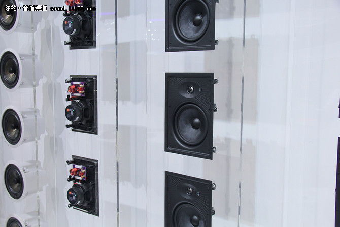 t3系列是一套专业三分频线声源扩声音箱系统,设计用于会议,多功能厅及