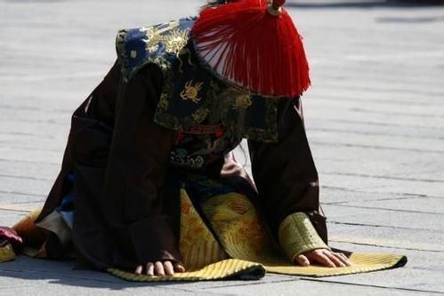 6767跪拜礼是古代中国最重要而且是运用得最广泛的相见礼仪.