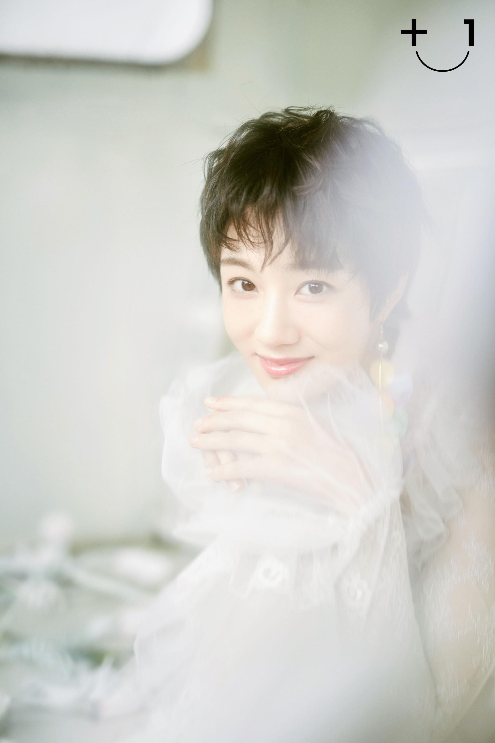 一袭纱质白色长裙 满满梦幻甜蜜气息