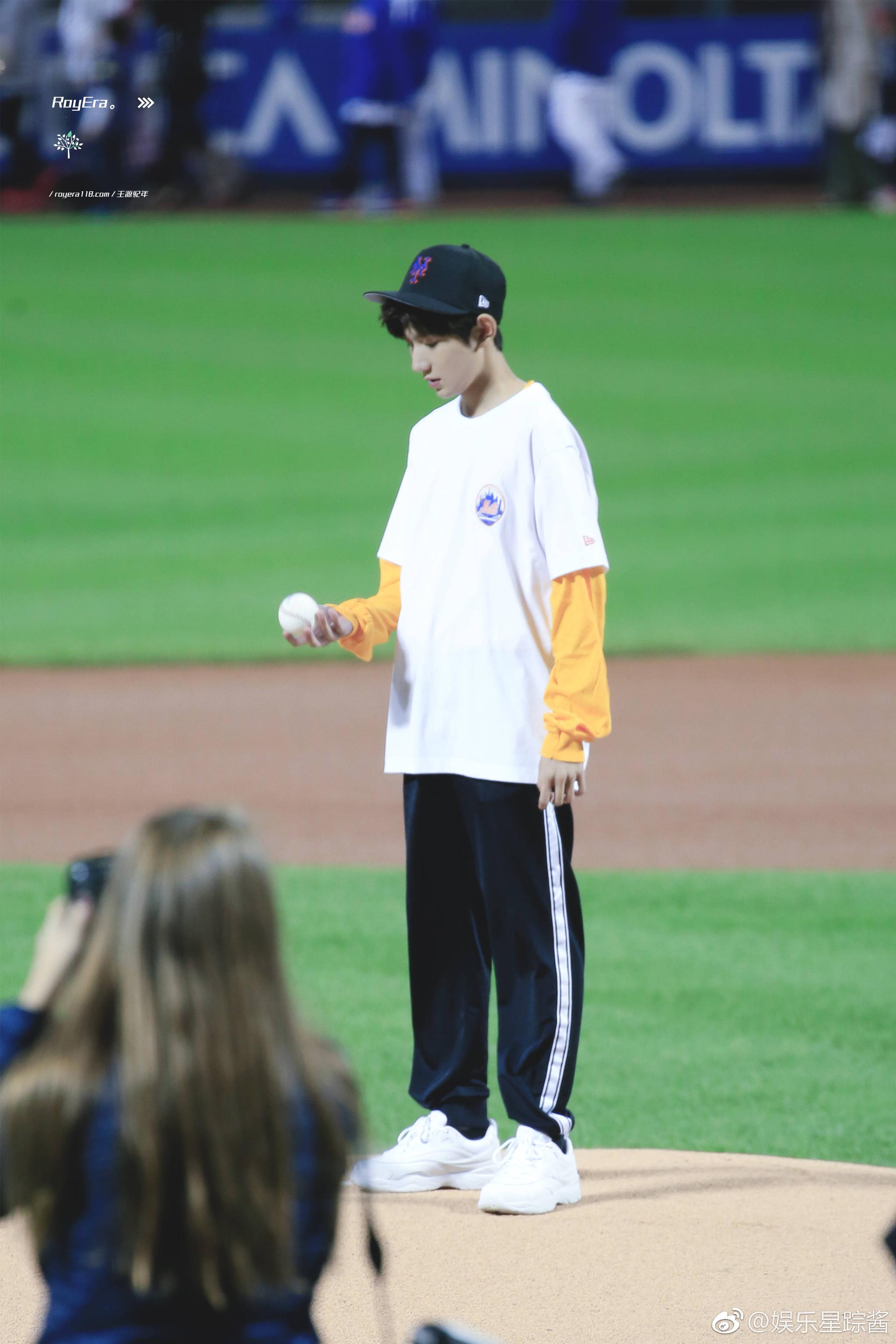 王源美职棒球赛开球今天上午@tfboys-王源 在美国纽约花旗球场mlb美