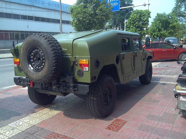 军用悍马中国造实拍东风猛士