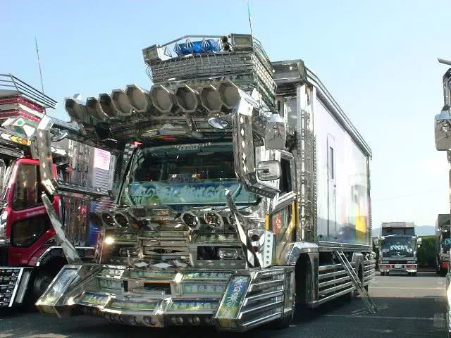 最炫民族风,日本暴走卡车见过吗?