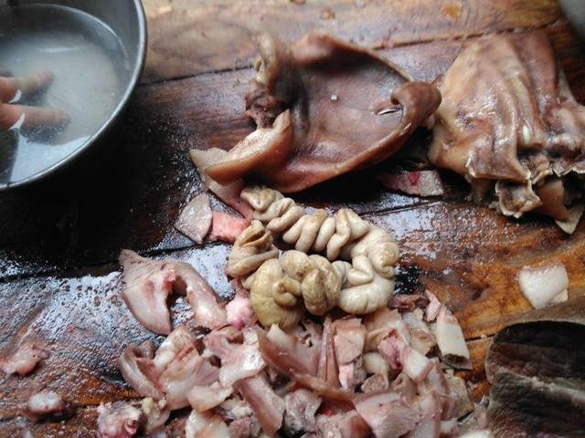 中国人把它当做美食,老外说难以下咽,看着满满的一大盆好有食欲