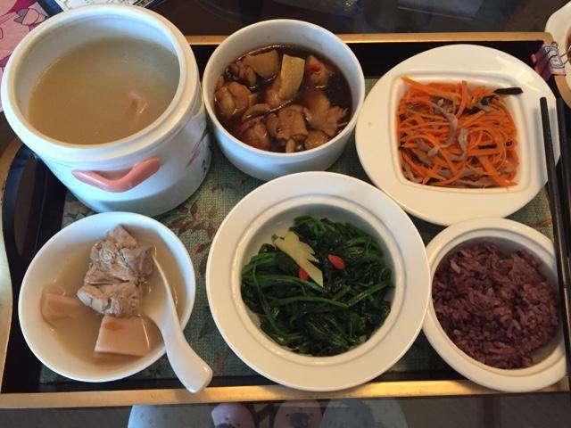 我在月子中心的月子餐每天六餐餐餐不重复但是婆婆很不开心