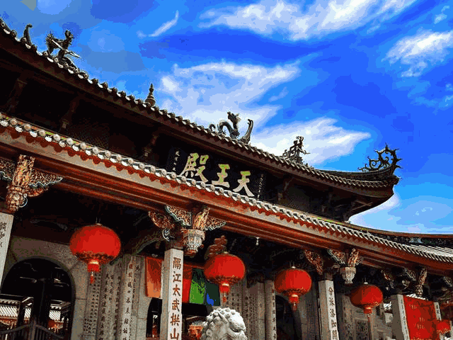 南普陀寺香火兴盛,而"南蛋黄寺"就是蛋黄哥家族里,颇为灵验的寺庙了!