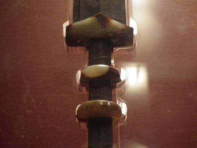 古人惜玉,断了依然想办法再用.由此可见,玉饰在人们心中的地位!