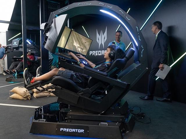 ifa直击宏碁推出全球首款翻转屏幕电竞游戏本与沉浸式电竞座舱