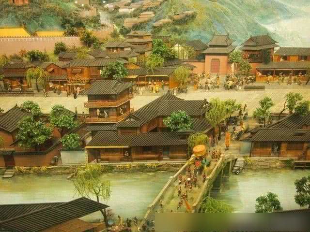 千古流传一首诗:暖风熏得游人醉,直把杭州作汴州