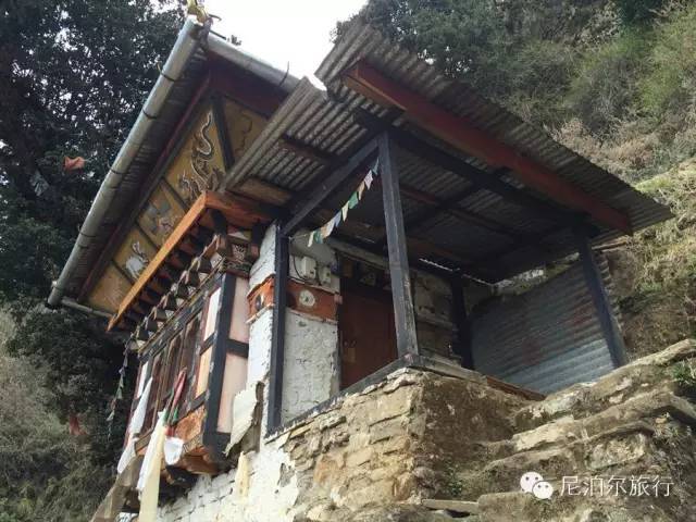 不丹虎穴寺:佛像开口说话要求被供奉在绝壁