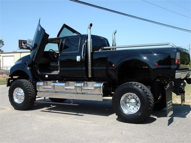 美国的超级皮卡可以上路的坦克比福特猛禽霸气重达635吨