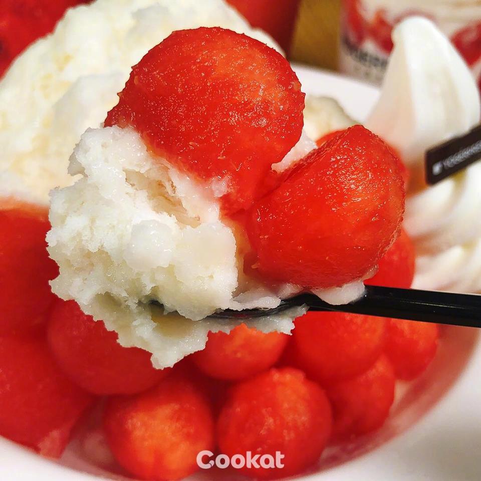 yogerpresso家的西瓜甜品季开始了~有凉爽的西瓜果昔~酸奶和冰激凌搭