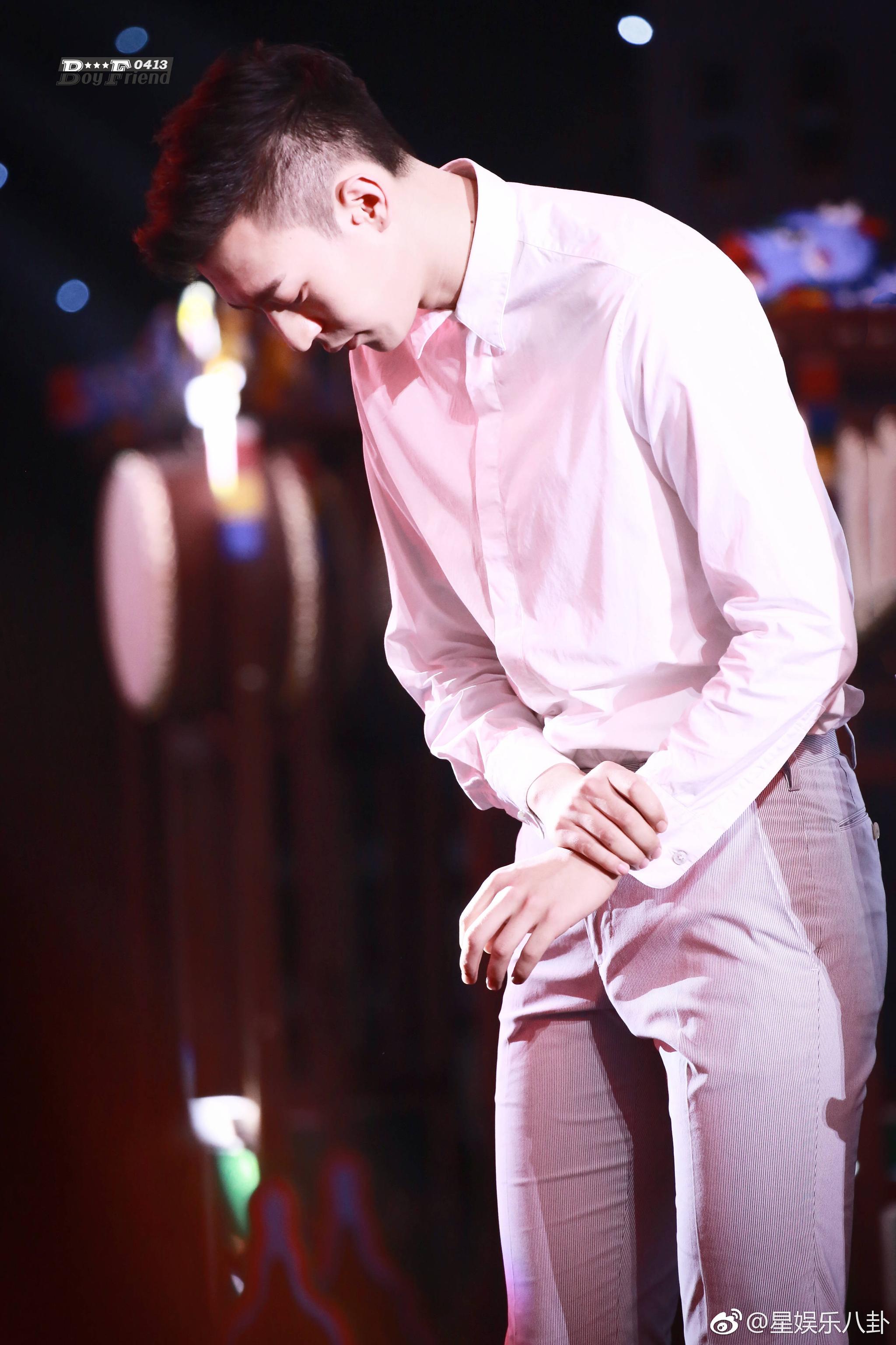 卜凡 绅士手 组合的卜凡不仅仅是为人谦逊有礼,外表高大俊朗