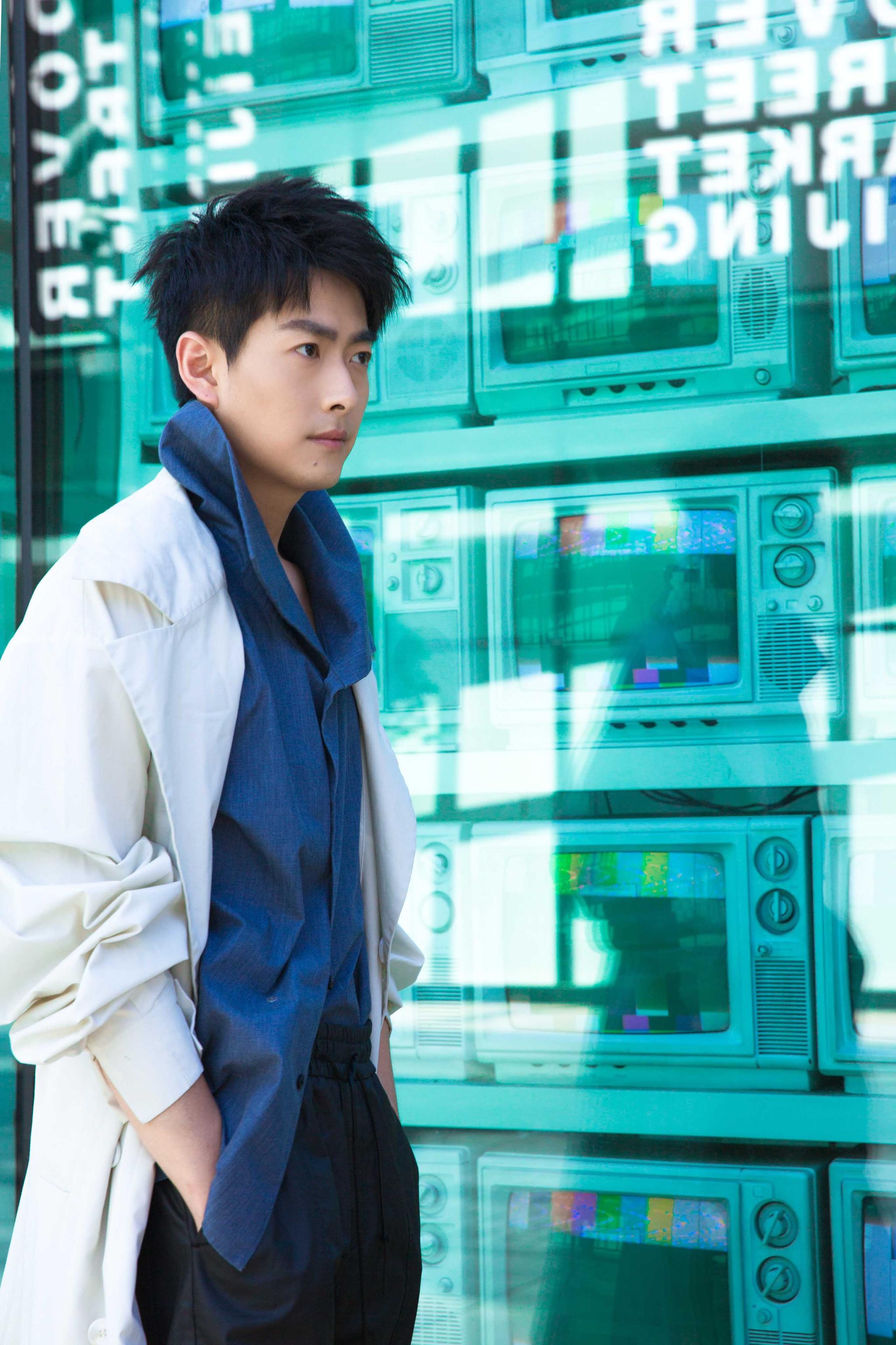 崔航夏日街拍曝光