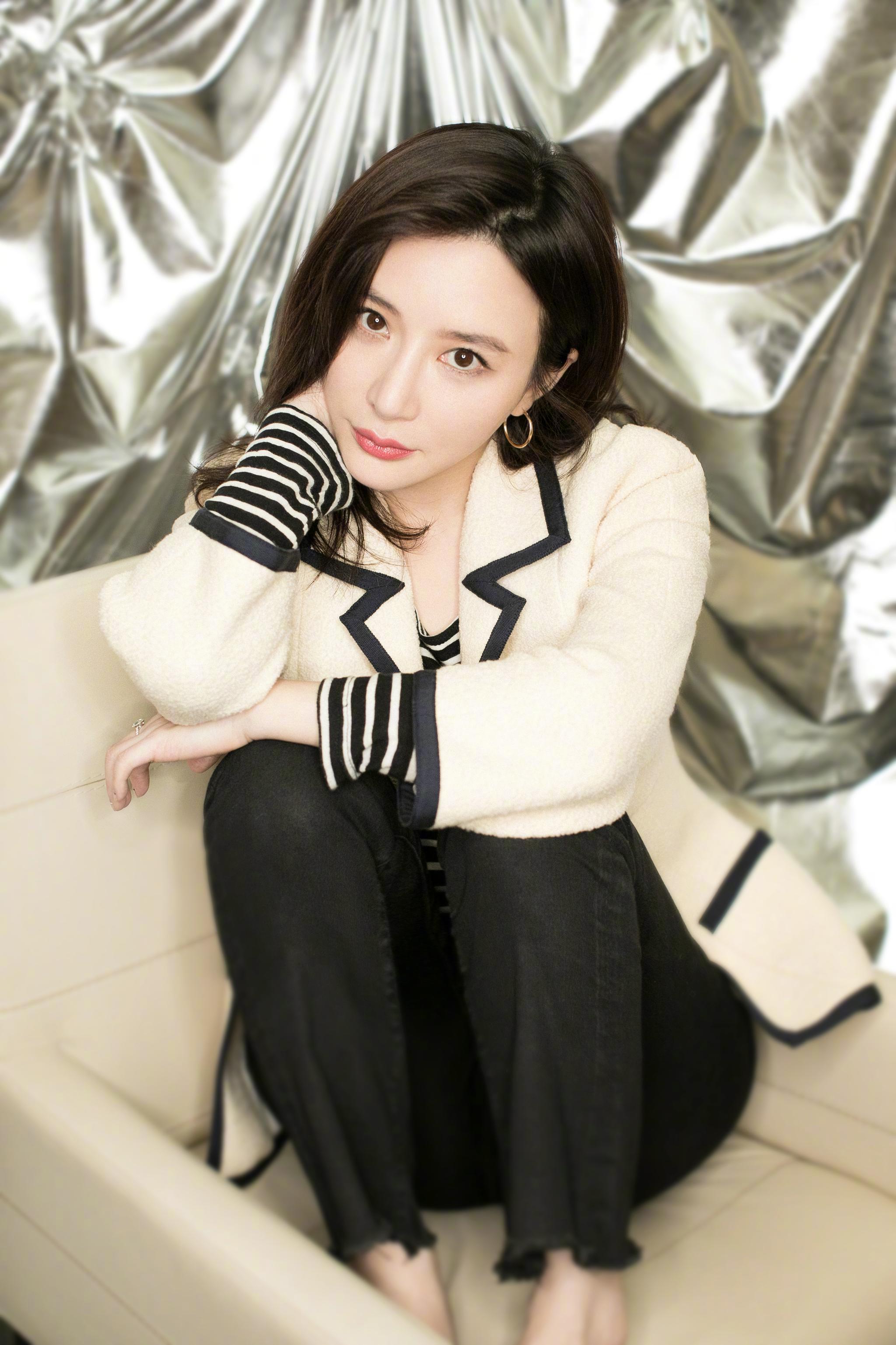 熊乃瑾点赞好姐妹负面新闻回应手滑太无力