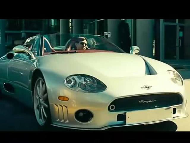 2001年担任动作片《变种元素》的制作人.