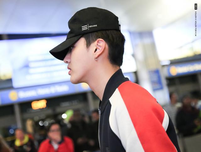 喜欢反戴帽子的吴亦凡正戴也很帅啊.