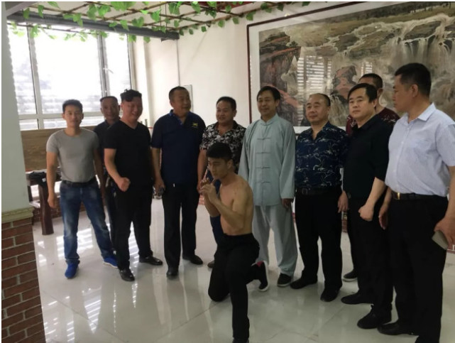 马保国也收散打徒弟！传武大师组团曲线抗击格斗狂人