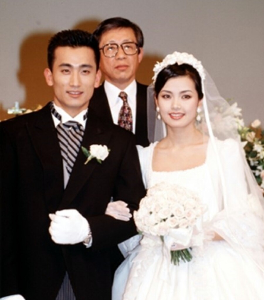 莫欺少年丑他爸爸是车仁表车仁表大儿子美国街头献唱无人识