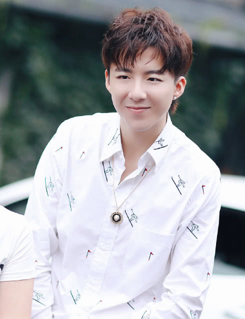 同样是发新歌,莉哥被网友质疑唱功,宁哥却赞美声不断?