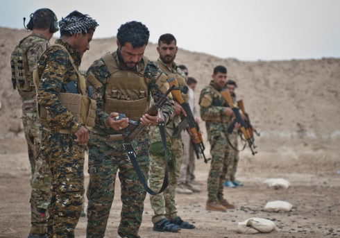 库尔德武装招兵买马,美国从中协助,欲在中东掀起大风暴