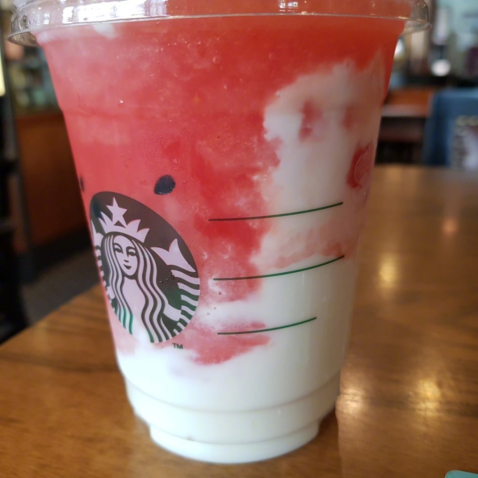 韩国星巴克推出夏季新品西瓜星冰乐了