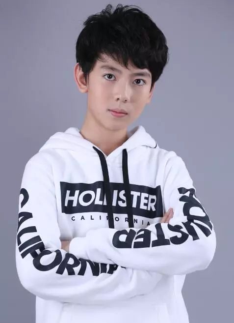 比tfboys小五岁帅到无极限演艺圈又将爆红的00后小鲜肉