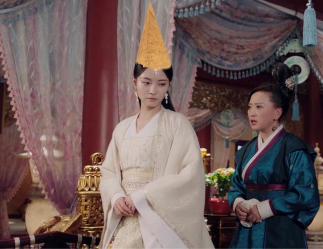 鞠婧祎的小师妹,snh48许佳琪在剧中饰演的是西邱公主楚清歌,国家战败