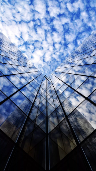 用腻了平视的视角,不妨来试试仰视的拍摄角度,或许会给你一种豁然开朗