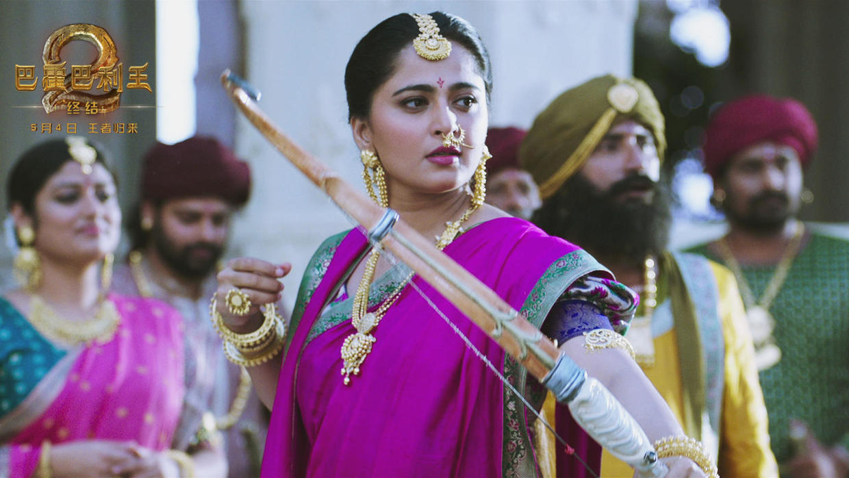 在电影放映过程中,现场观众积极互动,共计发射近万条弹幕评论.