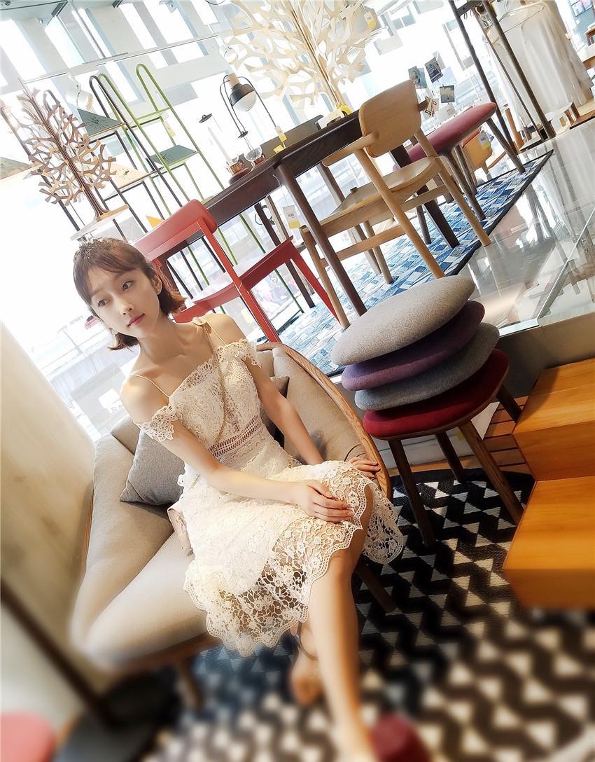 宣璐白色露肩裙装写真锁骨诱人性感动人