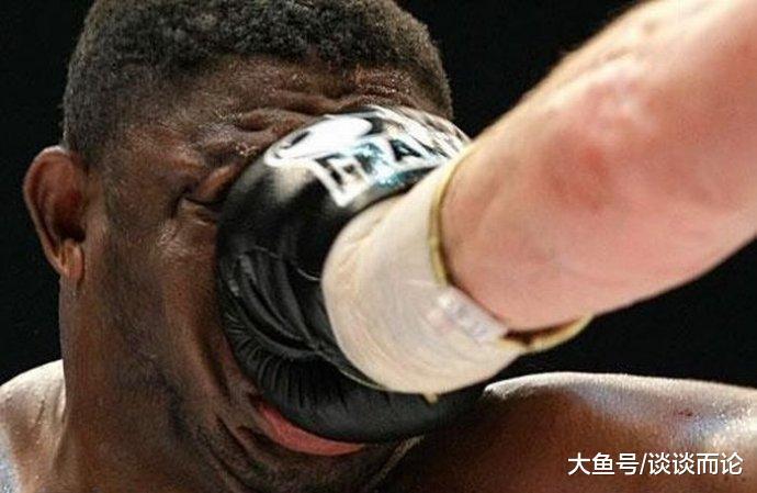 拳击击中脸部瞬间摄影师你赢了我已经笑出鼻涕泡了