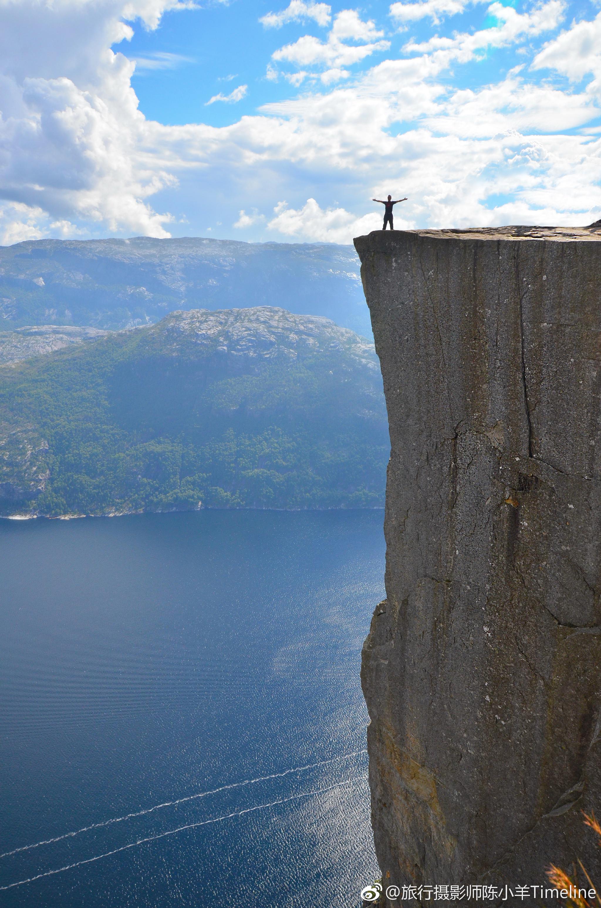 跟着碟中谍6阿汤哥重游位于挪威吕瑟峡湾中部的布道石preikestolen