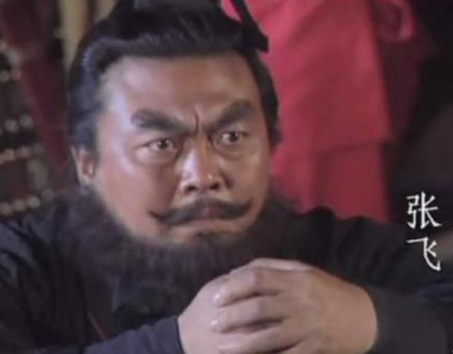 刘备就是个小商贩,靠什么镇住了万人敌的关羽和张飞,成了大哥?