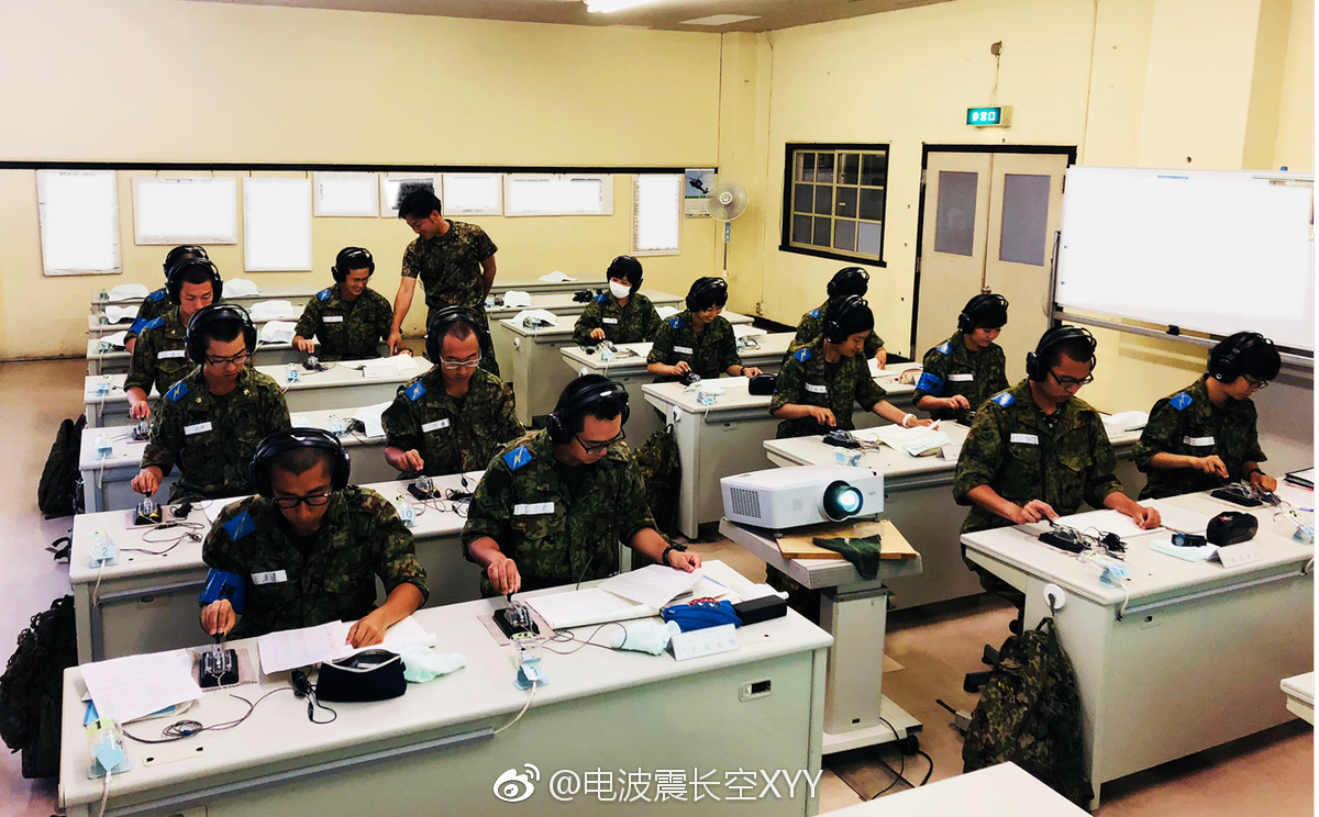 日本陆自东北方面通信群的报务兵,和我军一样