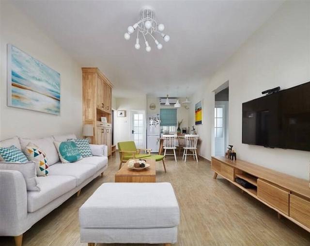 老房翻新,结构简单不做吊顶,墙都刷大白墙,最后完工干净又好看