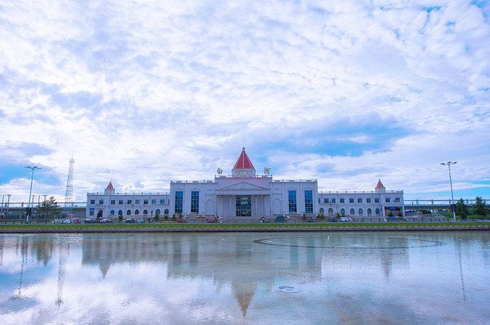 全国最小火车站,却用千万年前的巨石和百年大树建公园,免费开放