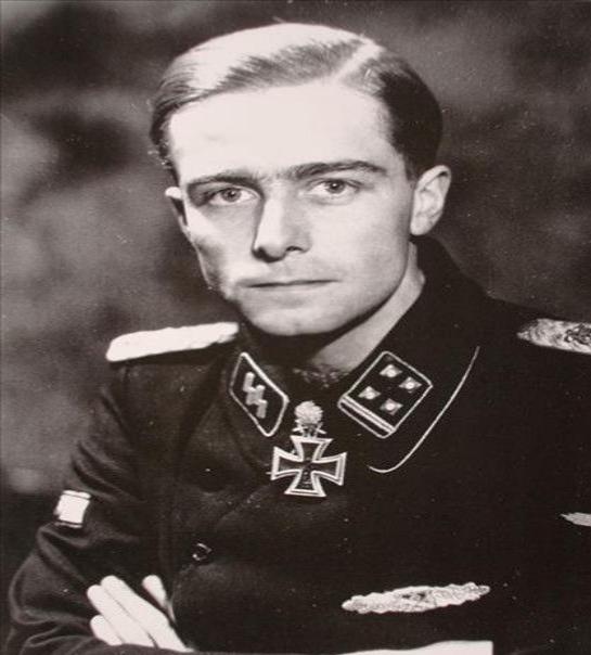 约阿希姆·派普是党卫军当中年轻有为的少壮派军官代表,之前做过著名