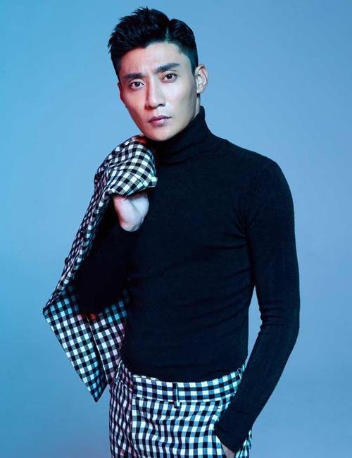 里面最大的大牌,陈紫函在剧中扮演皇后,男一号段慕寒由92年出生的孟子