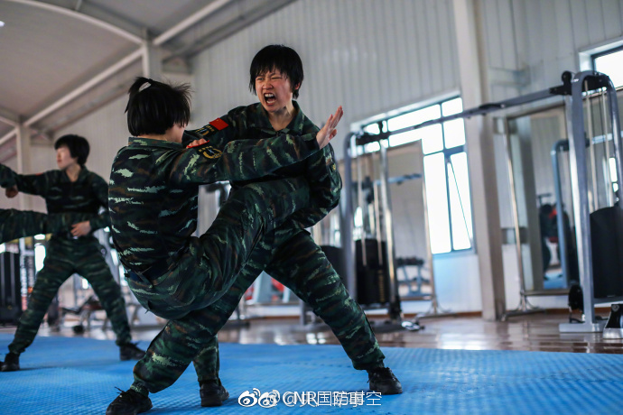 直击现场报道:女大学2特殊按摩真的安全吗?专业博主实测体验与深度解析