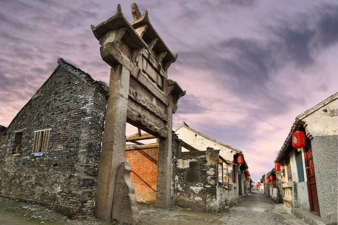 余西古镇:位于江苏省南通市通州区二甲镇,是一座有着1000多年文字记载